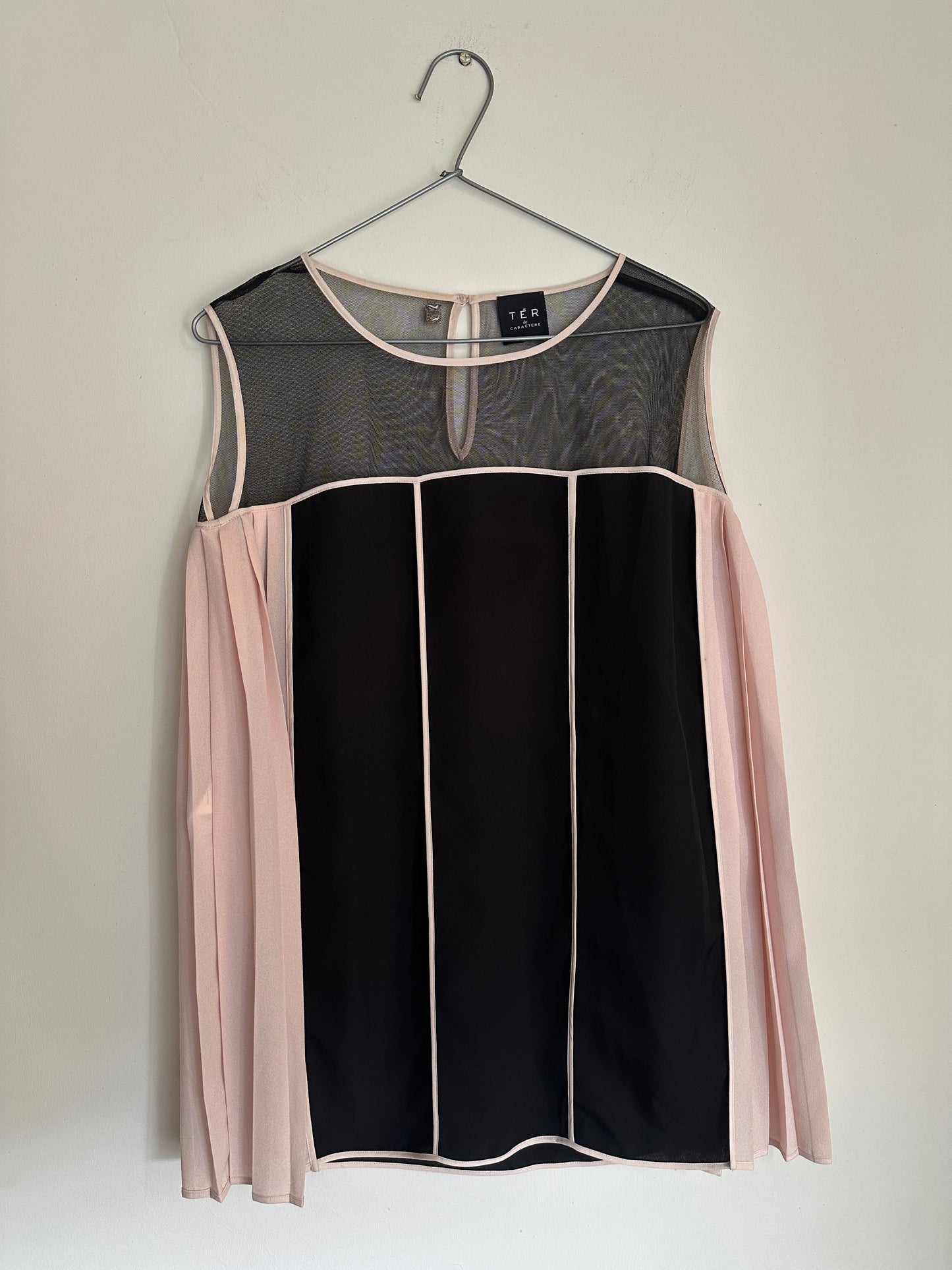 Blusa salmón con negro