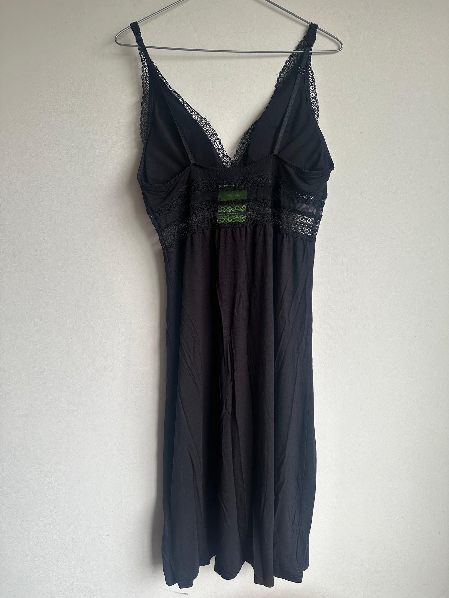 Vestido negro de mujer. Ropa